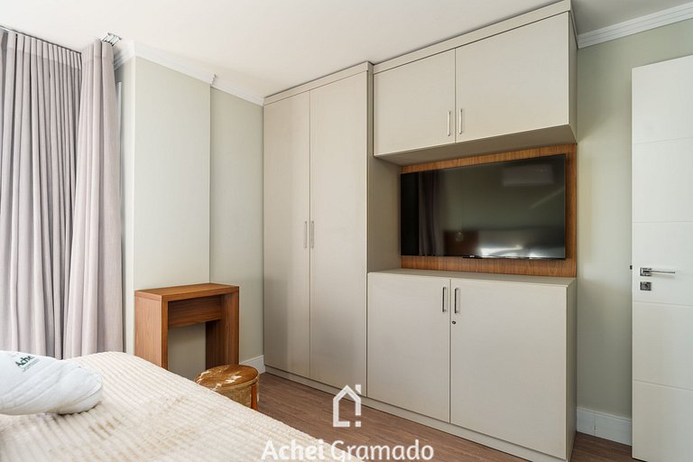Campos de Canela 2 dorm na Rua Coberta by Achei