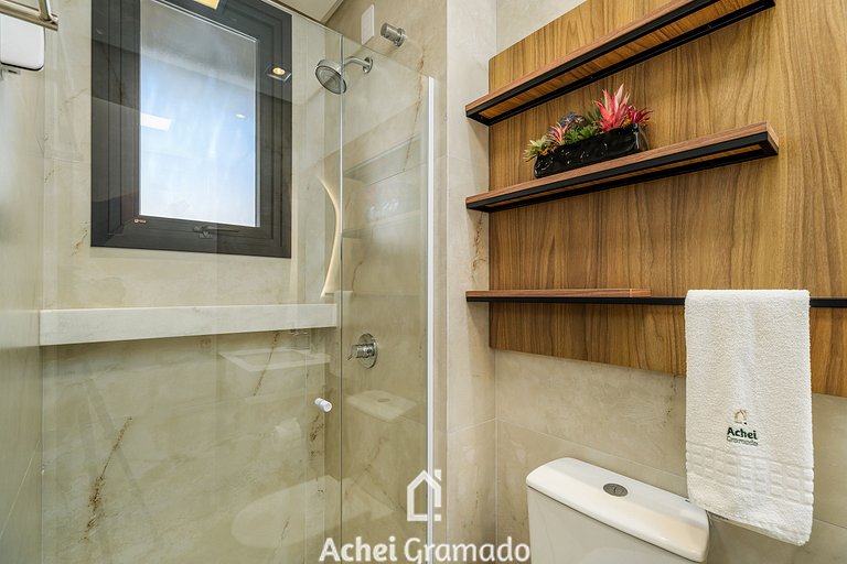Astro 1 dorm 400m da Rua Coberta by Achei Gramado
