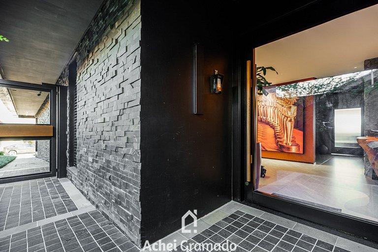 Astro 1 dorm 400m da Rua Coberta by Achei Gramado
